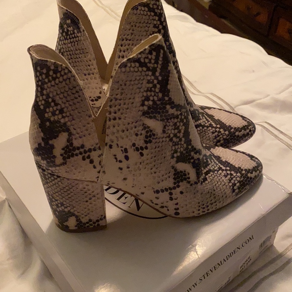 Steve Madden Block Heel Booties Size 10, Great Co… - image 2